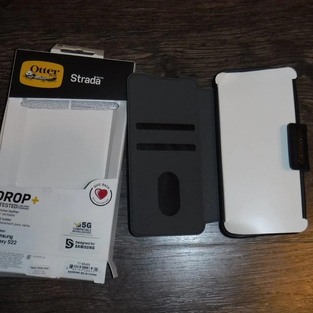 Otterbox‎ Strada Series Black Leather Case for Samsung Galaxy S22